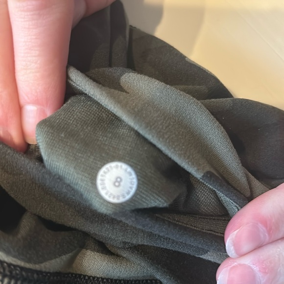 Lululemon camo leggings sz 8 - Picture 10 of 12